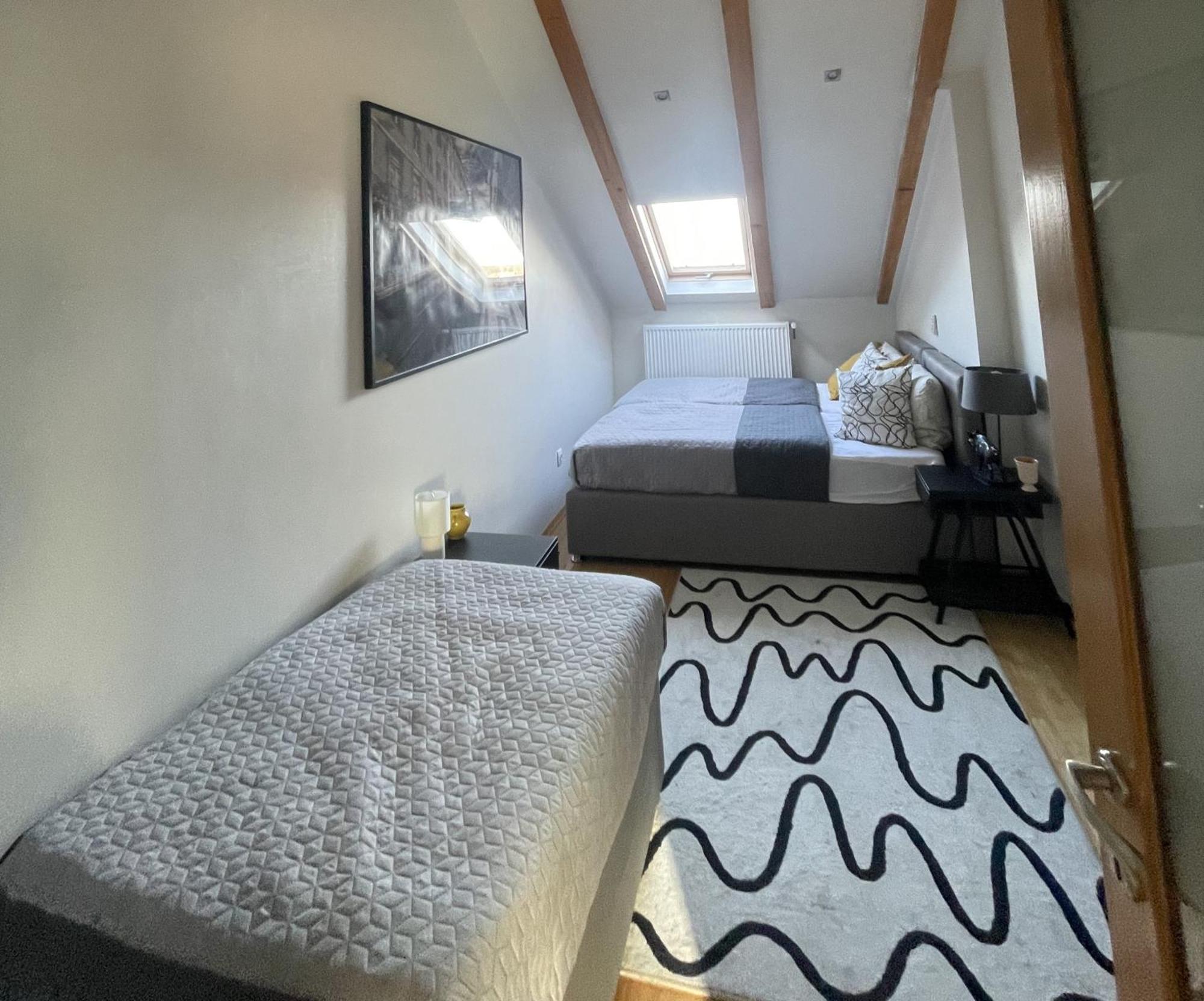 Vila Milka - Balkon - Besplatan Parking - Samostalna Prijava Karlovac Exteriör bild