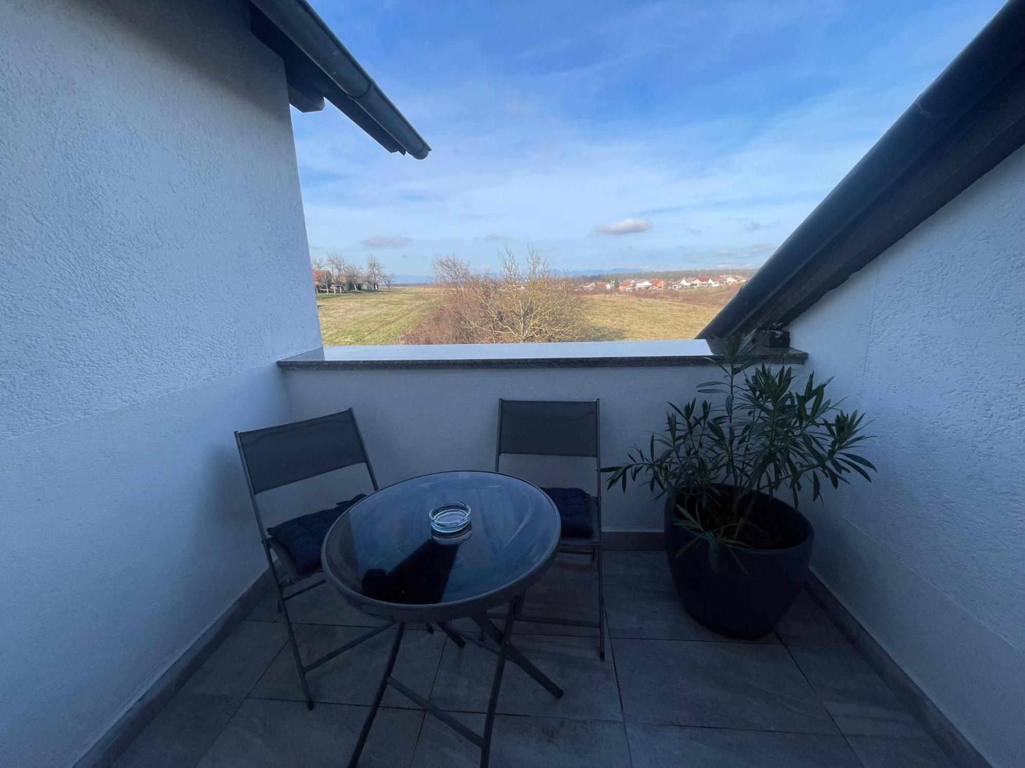 Vila Milka - Balkon - Besplatan Parking - Samostalna Prijava Karlovac Exteriör bild